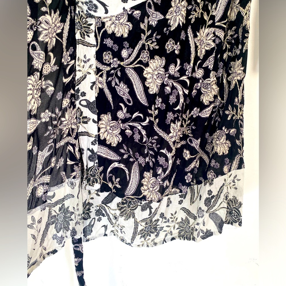 Vintage & So GLAM- Check Out Gorgeously Patterned & Embroidered Robe - Picture 12 of 12